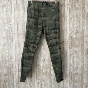 Hollister Mens/woman’s Pants Jeans Super Skinny Jogger Camo Green Size Xs. Used